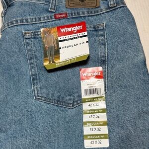 NEW Wrangler Big & Tall Regular Fit Denim 42x32 Jeans Men's Light Blue